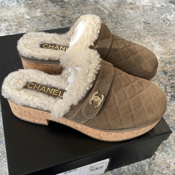 Authentic CHANEL 21A Quilted Suede Cork Shearling Mule / Clog Green/ Taupe SZ.37 - Picture 3 of 15